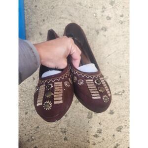 NIB Passion Tina Sz 10 Brown‎ Suede Heels With Embroidered Design